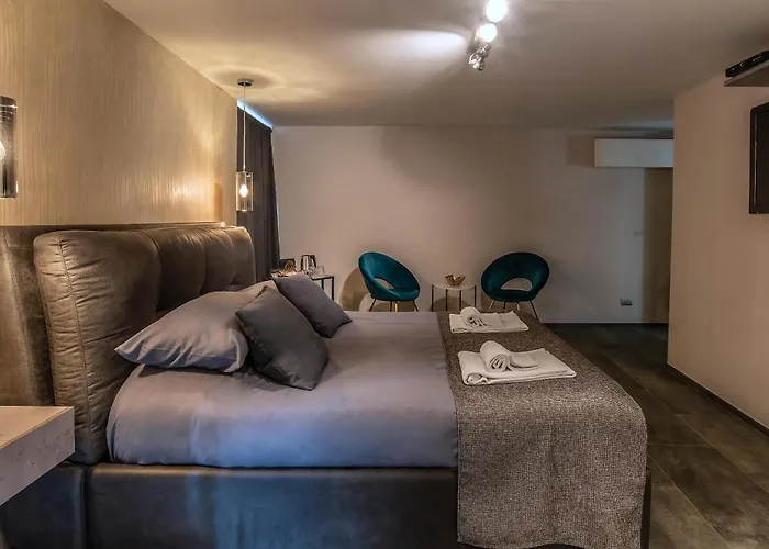 Black And White Suite